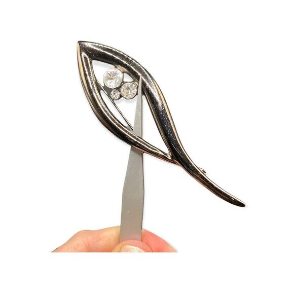 Black metal eye shaped brooch with 3 rhinestones intact - Picture 7 of 10